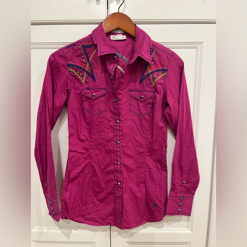 Ariat NWOT long sleeve button down fitted western shirt with embellishments